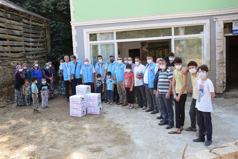 DİTİB, Giresun'a hem kumanya hem de maddi yardım yaptı