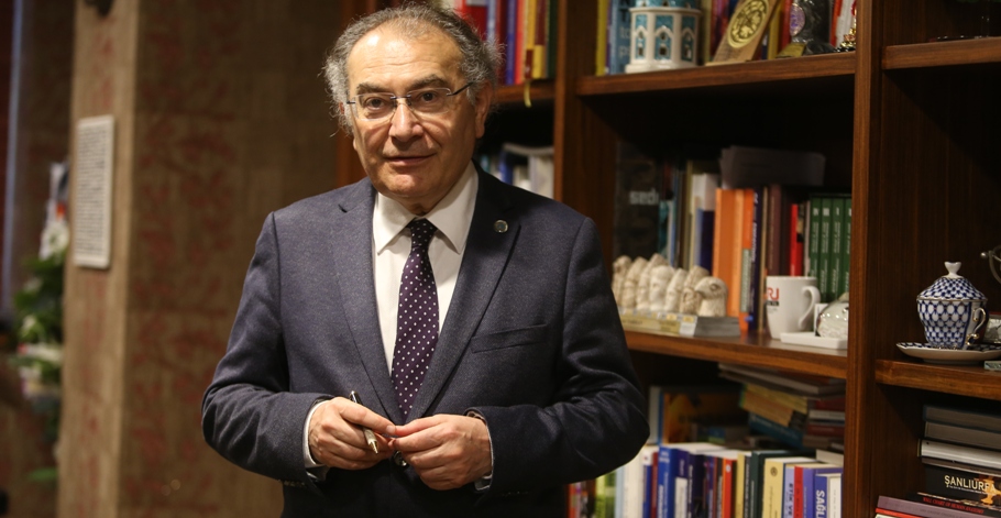 Tarhan, Toplumun oluşmasında soyut değerlerin varlığı çok önemli