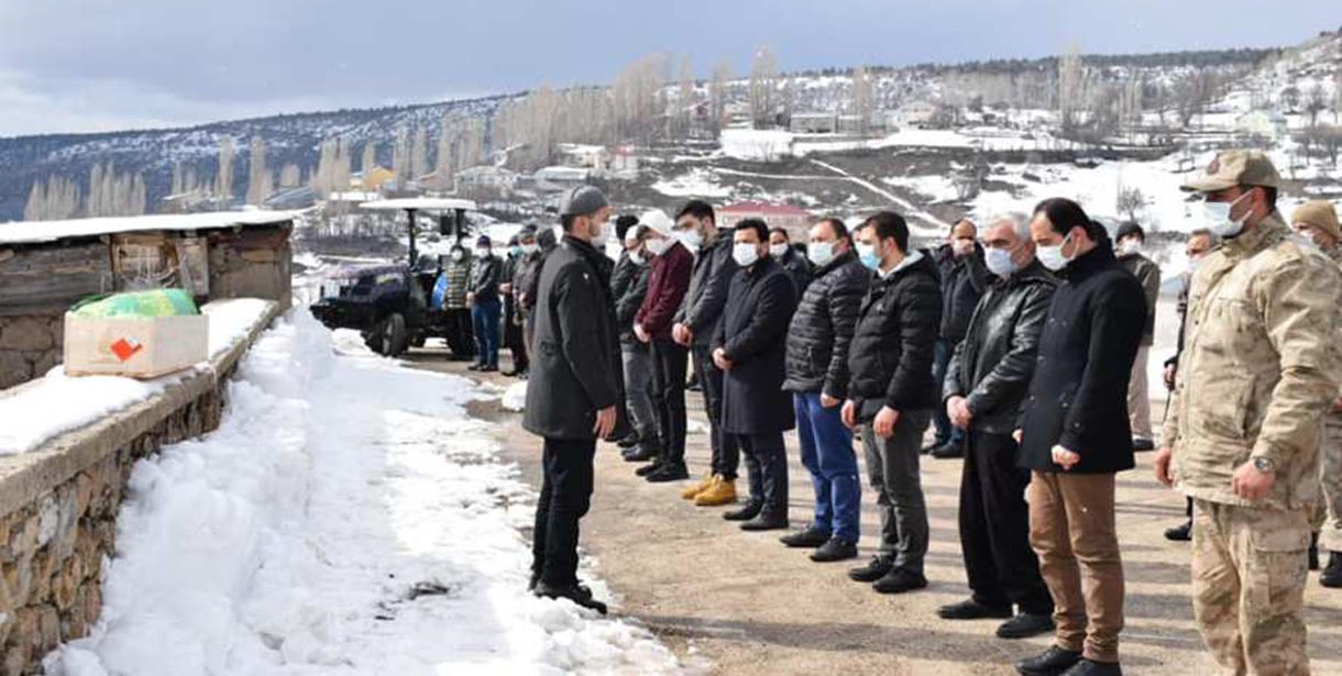 Alucra Kaymakamı Uzan, Şehit Annesinin Cenaze Törenine Katıldı