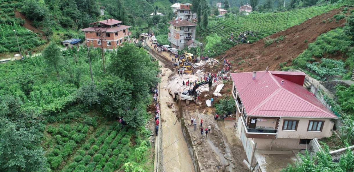 Meteorolojinin Uyarısı ve AFAD'ın Müdahalesiyle Rize ve Artvin'de Olası Can Kayıplarının Önüne Geçildi