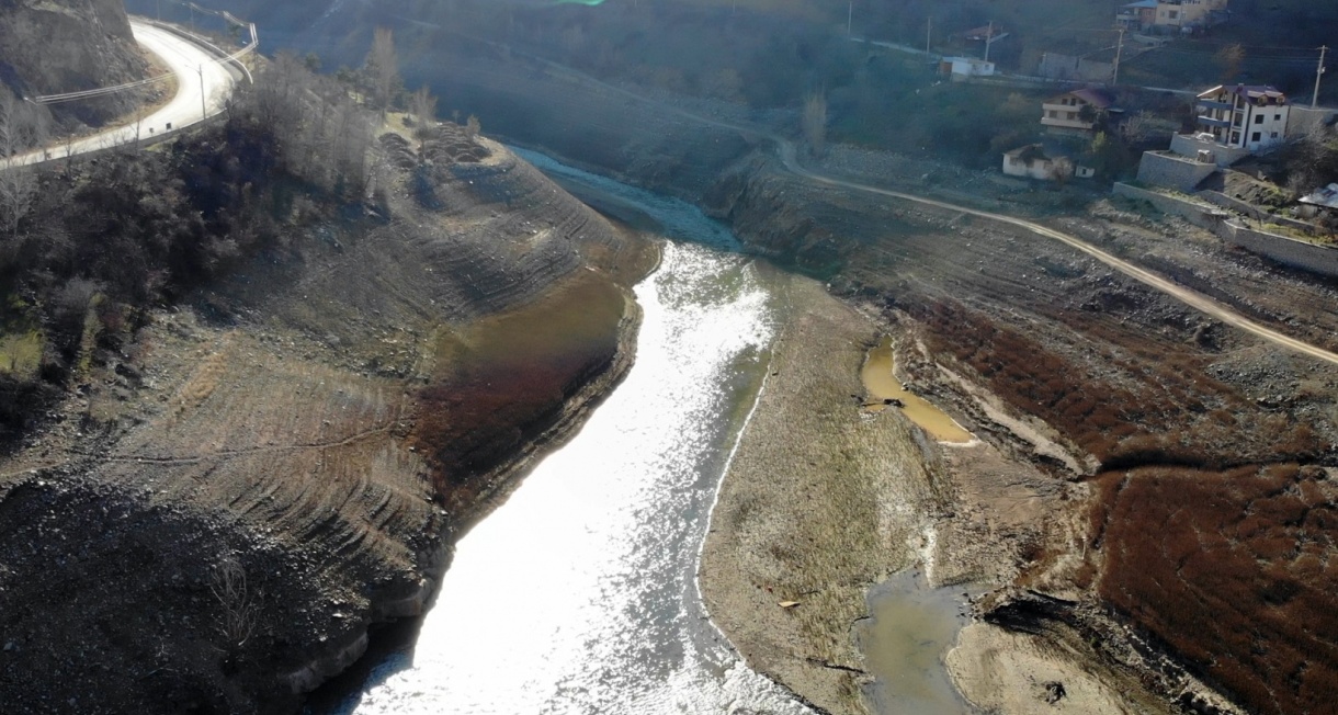 Torul Baraj gölü 45 metre çekildi