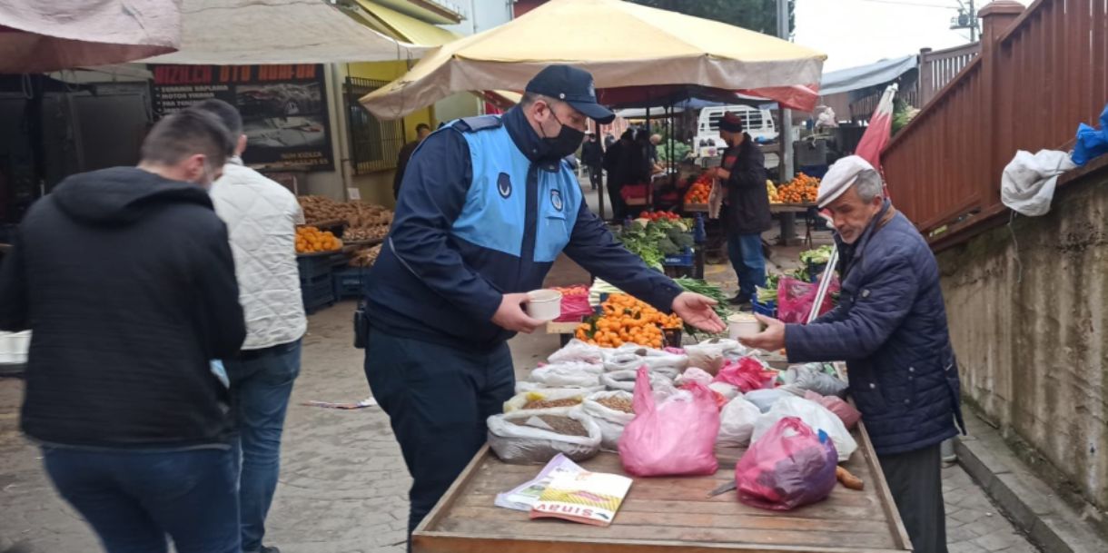 Pazar esnafına sıcak çorba dağıtıldı