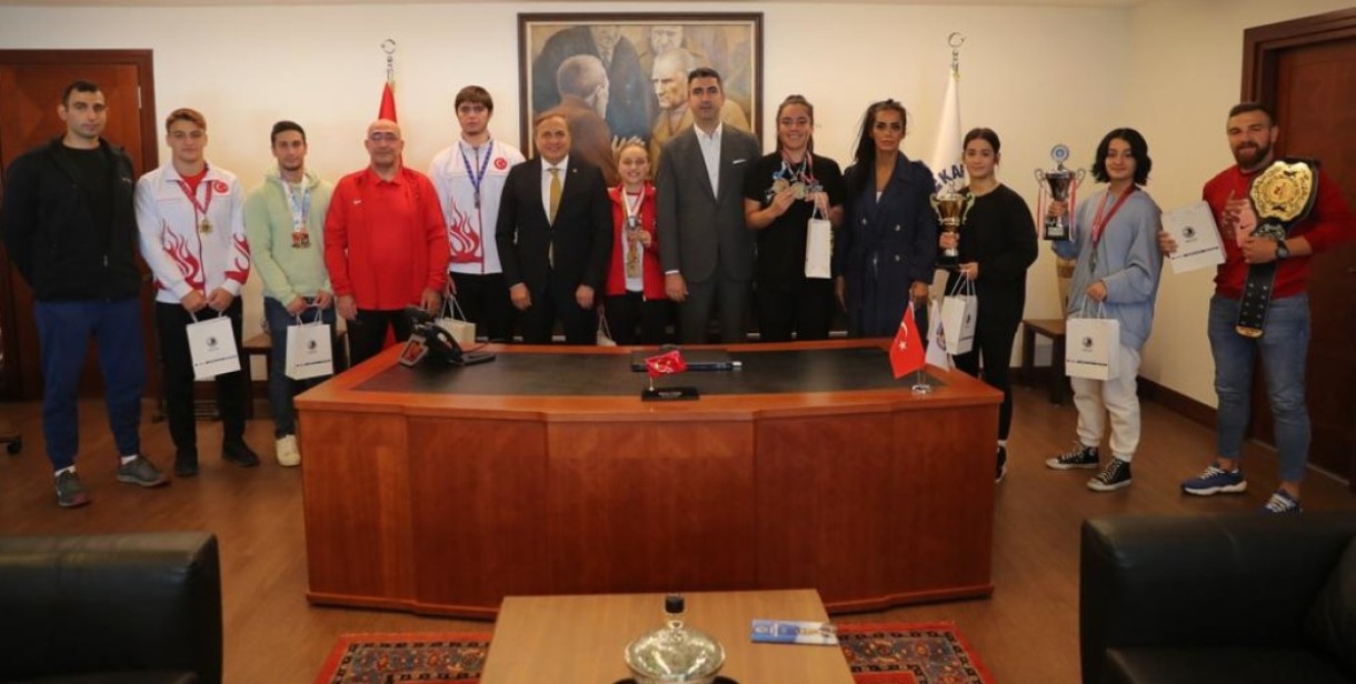 Kartal'ın Gururu Şampiyon Sporculardan, Başkan Gökhan Yüksel'e Ziyaret