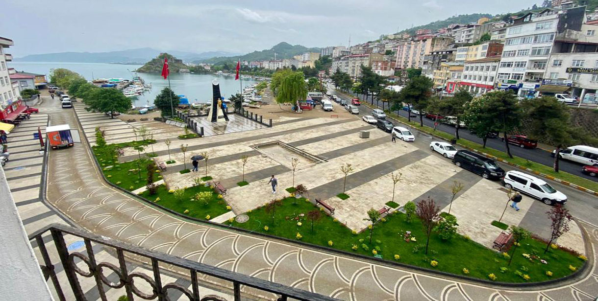 Torun ve İmamoğlu, Yenilenen Tirebolu Meydanı'nı Açtı