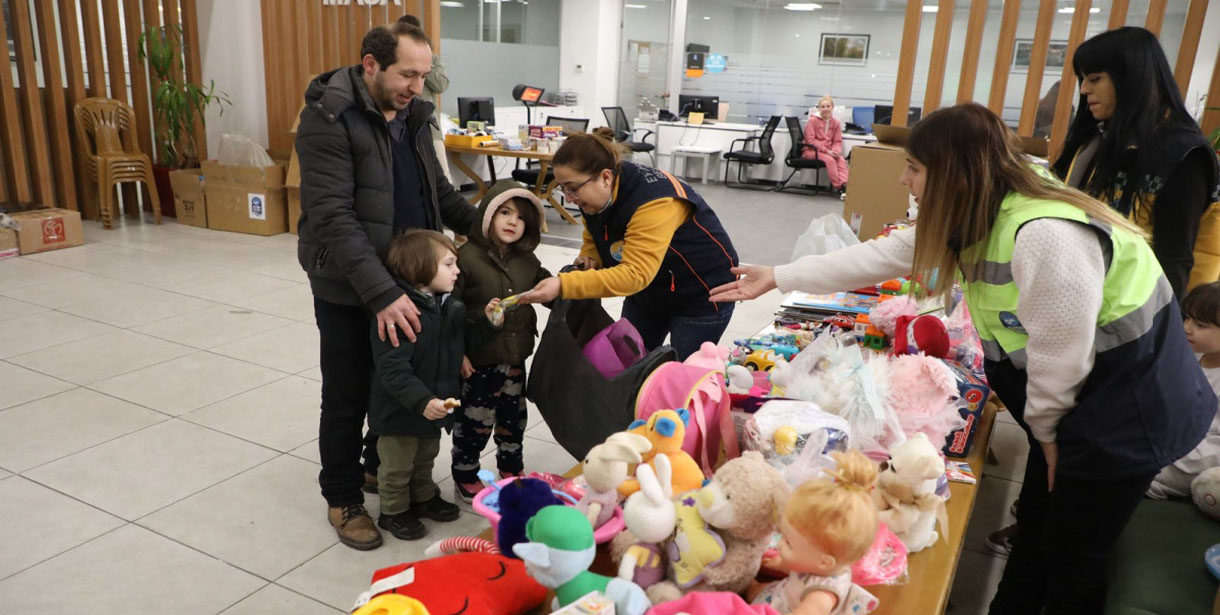 Eyüpsultanlı çocuklardan depremzede kardeşlerine mektup var