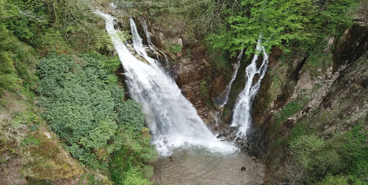 Çağlayandibi Şelalesi Tabiat Parkı heyelan riski nedeniyle ziyarete kapatıldı