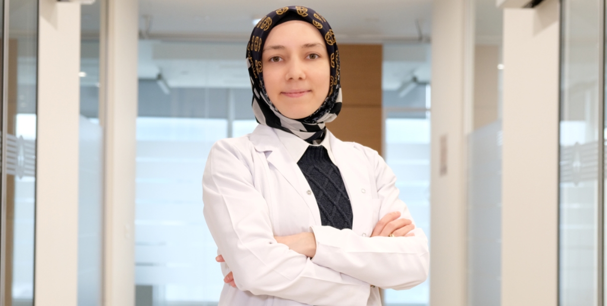 Diş eti çekilmesinin en büyük sebebi diş taşı