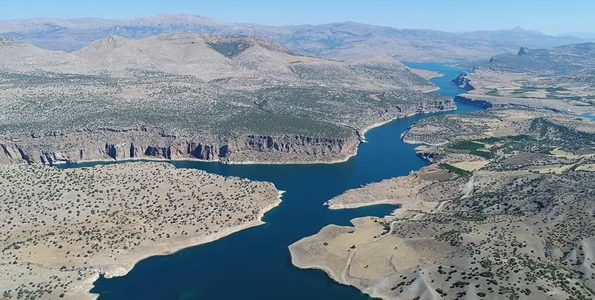 Türkiye'den Doğup Sınır Aşan Akarsular ve Yurt Dışında Doğup Türkiye'de Denize Dökülen Nehirler