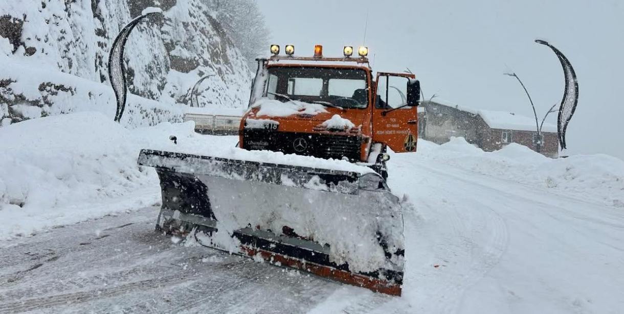 1,5 Metreyi Aşan Kar Bulancak'a Bağlı Aydındere Beldesinde Hayatı Olumsuz Etkiliyor