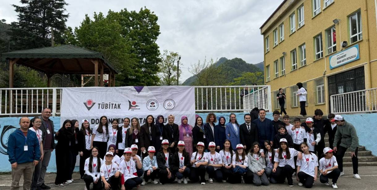Doğankent Ortaokulu'nda TÜBİTAK 4006 Bilim Fuarı Açıldı