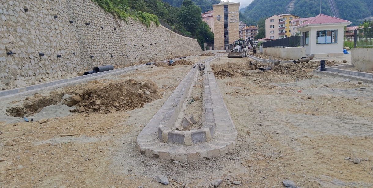 Doğankent İlçe Giriş Yolunda Yapım Çalışmaları Hızla Sürüyor