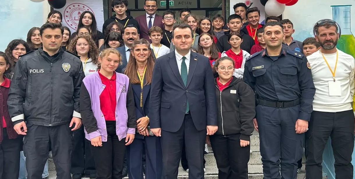 Kaymakam Uşen, Üçtaş Köyü Yatılı Bölge Ortaokulunda TÜBİTAK Projesi Açılış Programına Katıldı